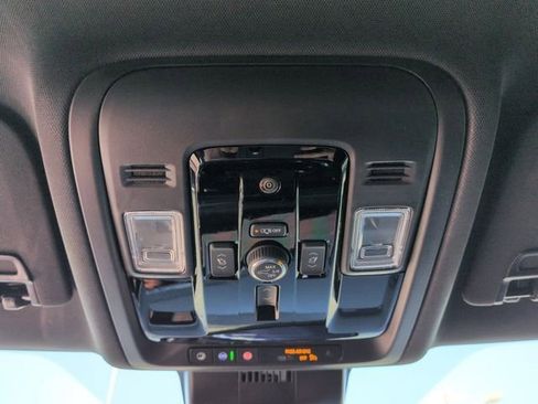 New 2026 Chevrolet Suburban Premier image 33