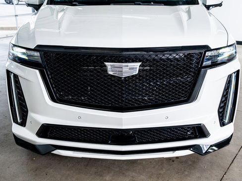 Used 2023 Cadillac Escalade V w/ LPO, ONYX Package image 15