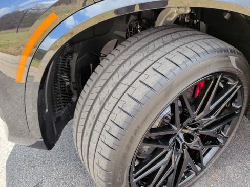 Used 2026 BMW X5 M Competition w/ Executive Package image 14