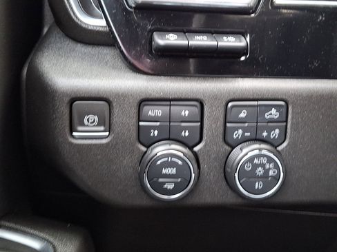 Used 2023 Chevrolet Silverado 1500 High Country w/ Technology Package image 24