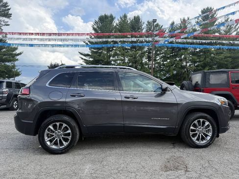 Used 2019 Jeep Cherokee Latitude Plus w/ Cold Weather Group AWD/4WD image 14