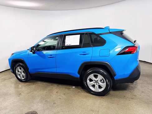 Used 2020 Toyota RAV4 XLE w/ Convenience Package FWD image 5