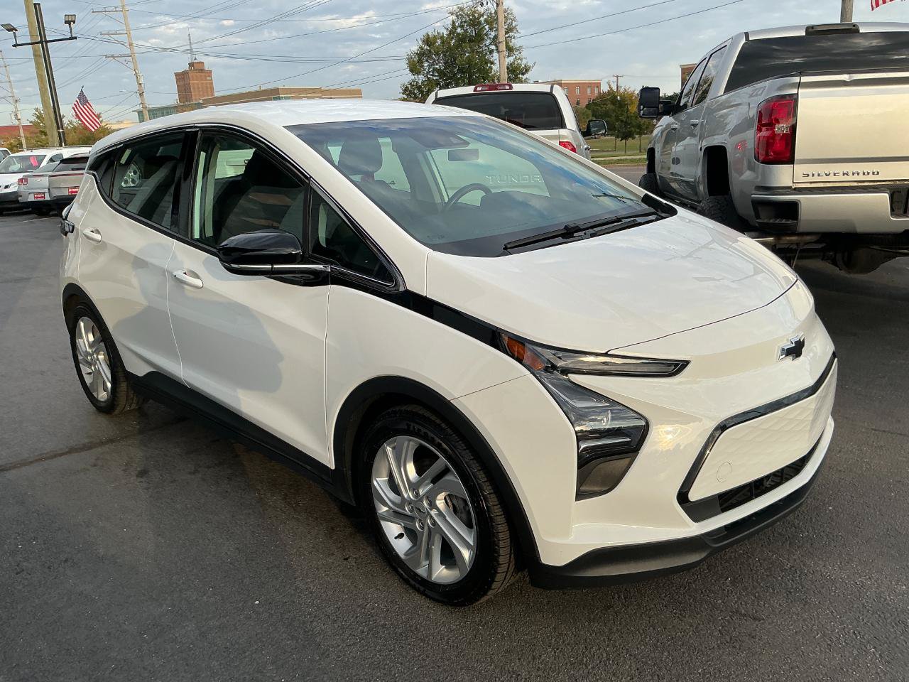 Used 2023 Chevrolet Bolt LT w/ Driver Confidence Package FWD image 3