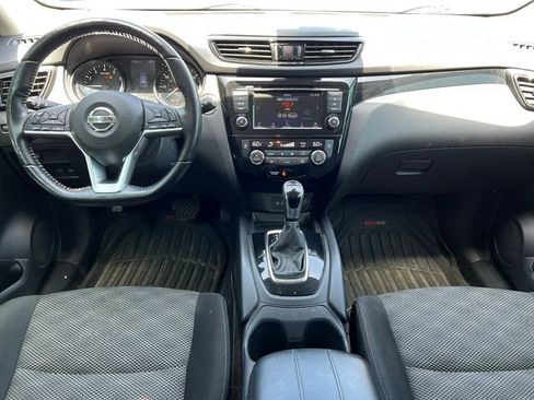 Used 2021 Nissan Rogue Sport SV FWD image 3