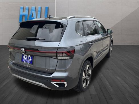 Certified 2025 Volkswagen Taos SE image 6