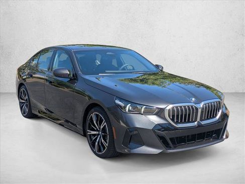 Used 2026 BMW 530i xDrive w/ M Sport Package AWD/4WD image 3