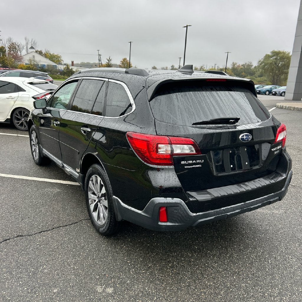 Used 2018 Subaru Outback 3.6R Touring AWD/4WD image 2