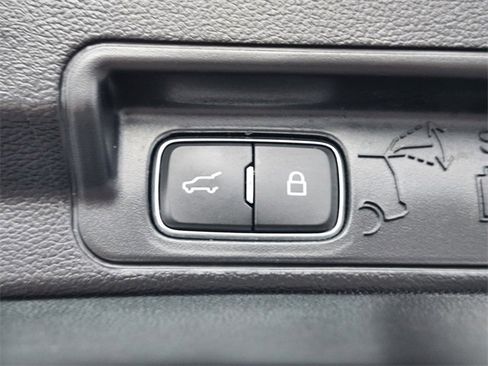 Certified 2022 Ford Explorer XLT w/ Equipment Group 202A image 34