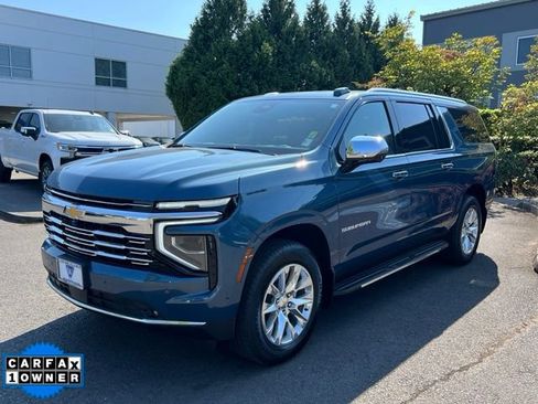 Used 2025 Chevrolet Suburban Premier AWD/4WD image 3