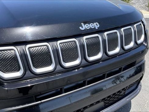 Used 2022 Jeep Compass Latitude FWD image 30