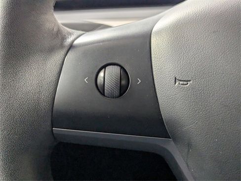 Used 2023 Tesla Model 3 Standard Range image 18