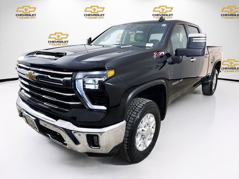 Used 2024 Chevrolet Silverado 2500 LTZ w/ LTZ Premium Package AWD/4WD image 3