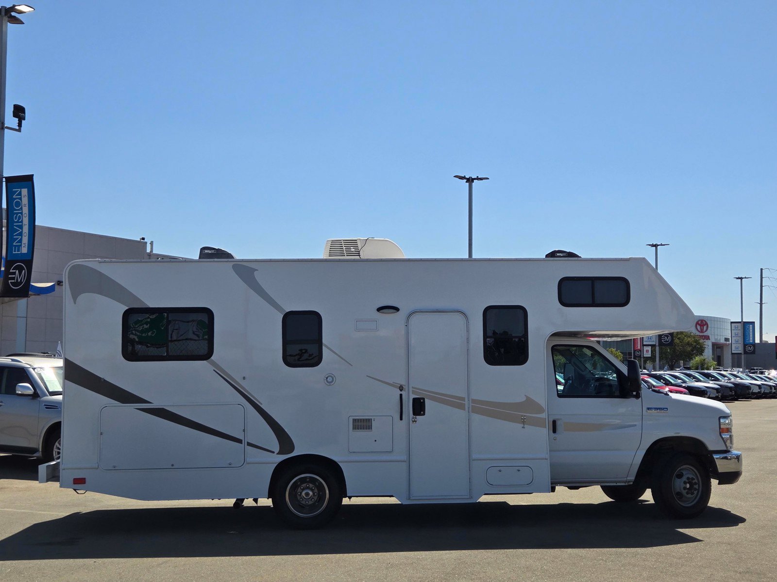 Used 2018 Ford E-350 and Econoline 350 Super Duty w/ Motorhome Prep Package RWD image 8