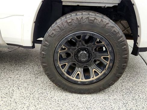 Used 2021 RAM 1500 Laramie w/ Sport Appearance Package AWD/4WD image 9