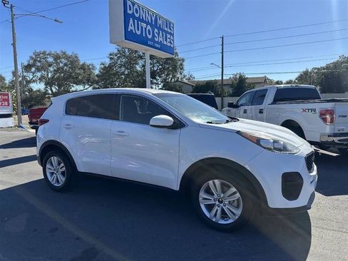 Used 2018 Kia Sportage LX image 2