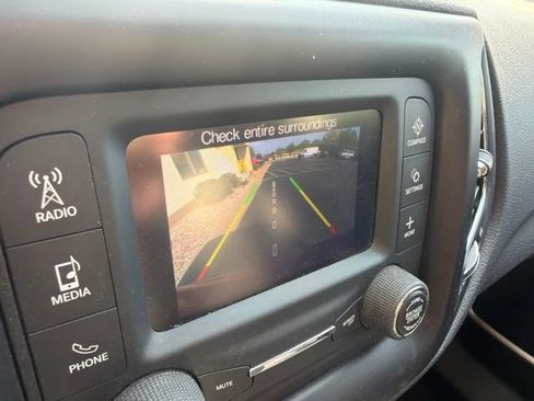 Used 2018 Jeep Compass Latitude AWD/4WD image 18