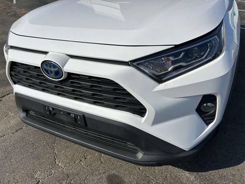 Used 2021 Toyota RAV4 XLE AWD/4WD image 9