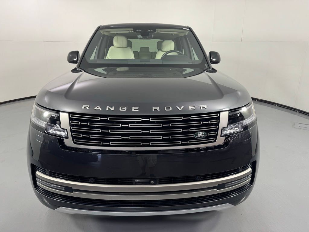 Used 2024 Land Rover Range Rover SE AWD/4WD image 2