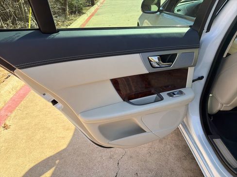 Used 2013 Jaguar XF 3.0 image 15