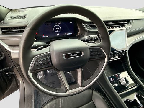 Used 2024 Jeep Grand Cherokee L Limited w/ Luxury Tech Group II image 40