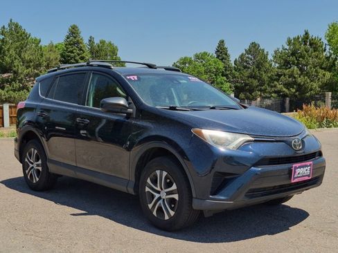 Used 2017 Toyota RAV4 LE AWD/4WD image 3