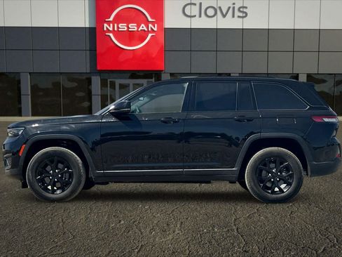 Used 2024 Jeep Grand Cherokee Altitude RWD image 6