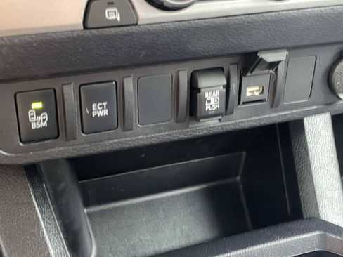 Used 2022 Toyota Tacoma SR5 w/ Technology Package RWD image 33