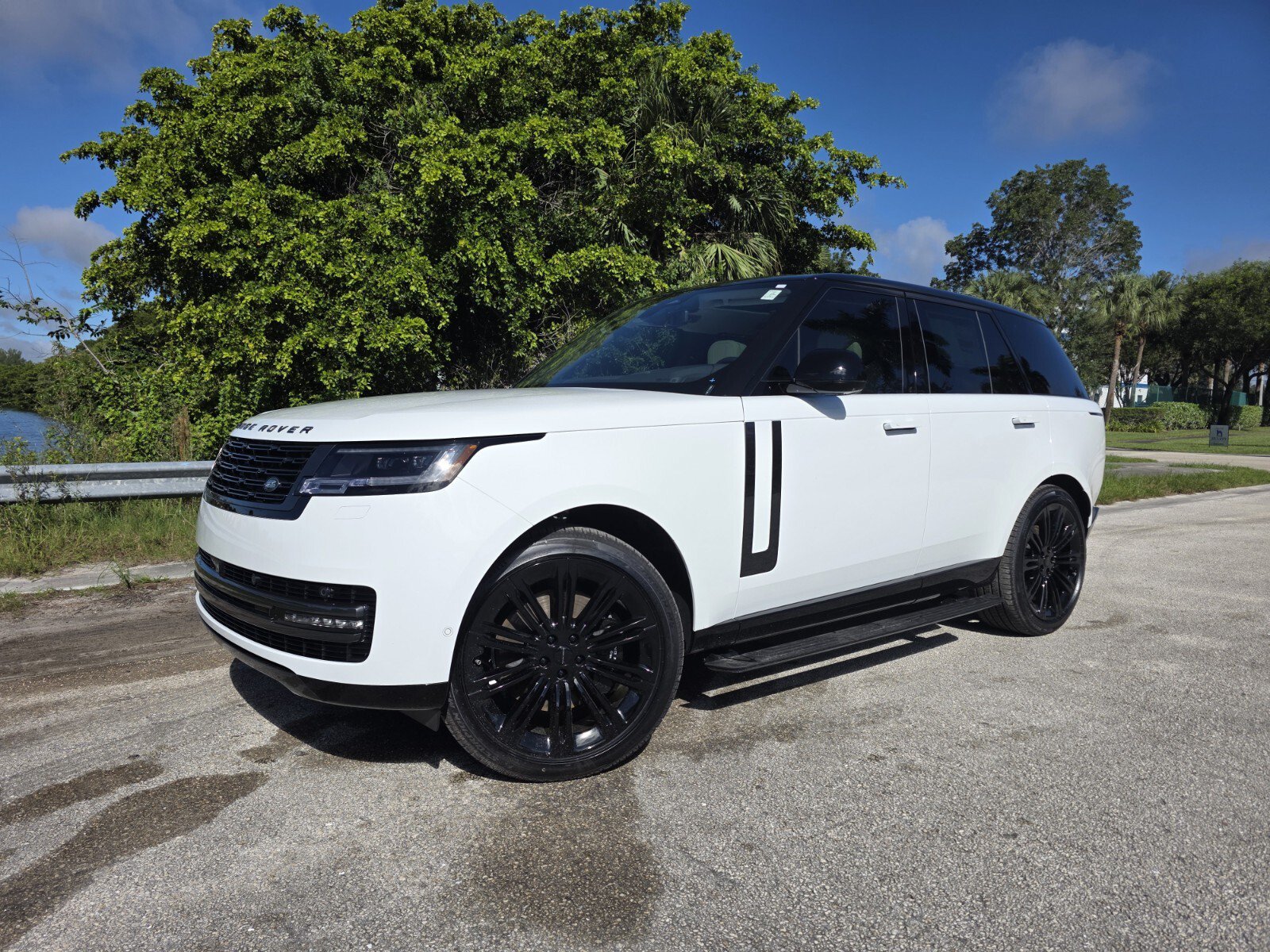 New 2026 Land Rover Range Rover SE AWD/4WD image 1