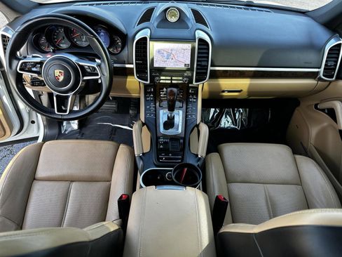 Used 2018 Porsche Cayenne Platinum Edition w/ Premium Package image 27