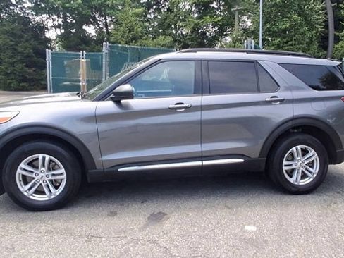 Certified 2023 Ford Explorer XLT w/ Class IV Trailer Tow Package AWD/4WD image 4