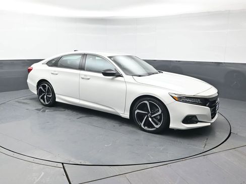 Certified 2022 Honda Accord Sport image 9