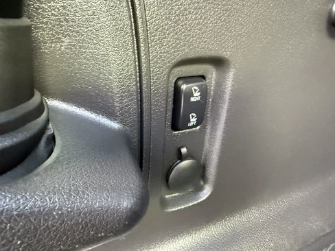 Used 2013 Lincoln MKX AWD image 19