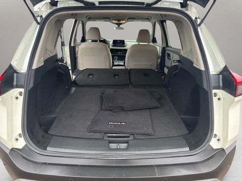 Used 2023 Nissan Rogue SV image 12