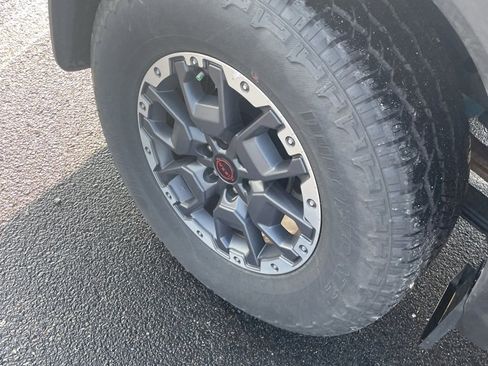 Used 2025 Nissan Frontier PRO-4X w/ Pro Premium Package image 2