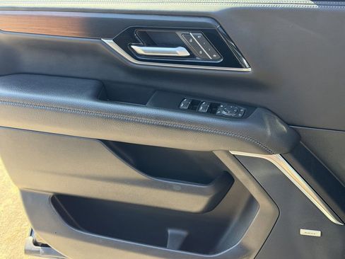 Used 2025 GMC Yukon Denali AWD/4WD image 26
