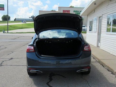 Used 2019 Chevrolet Malibu Premier w/ Sun and Wheel Package image 9
