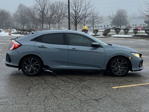 Used 2017 Honda Civic Sport image 8