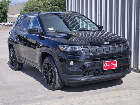 Used 2022 Jeep Compass Latitude AWD/4WD image 3