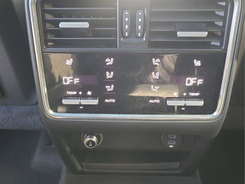 Used 2020 Porsche Cayenne image 11