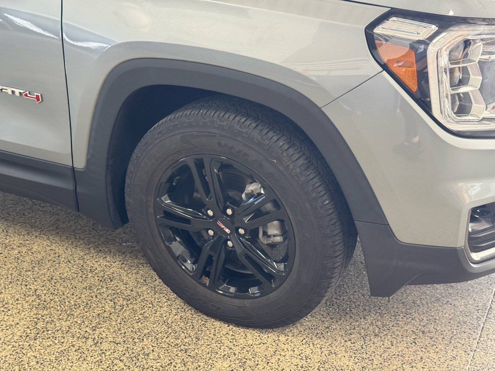 Used 2024 GMC Terrain AT4 AWD/4WD image 4