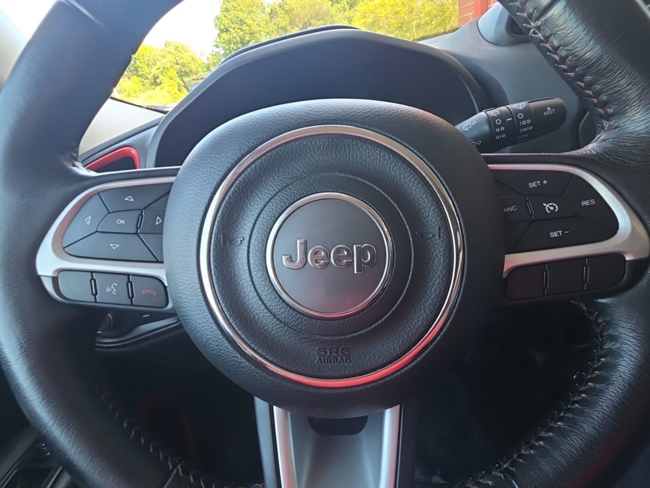 Used 2016 Jeep Renegade Trailhawk AWD/4WD image 32