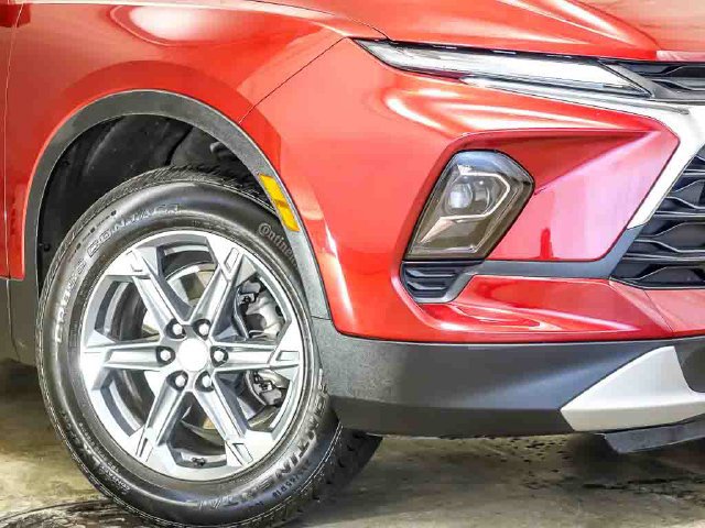 Used 2024 Chevrolet Blazer LT w/ Convenience Package AWD/4WD image 4