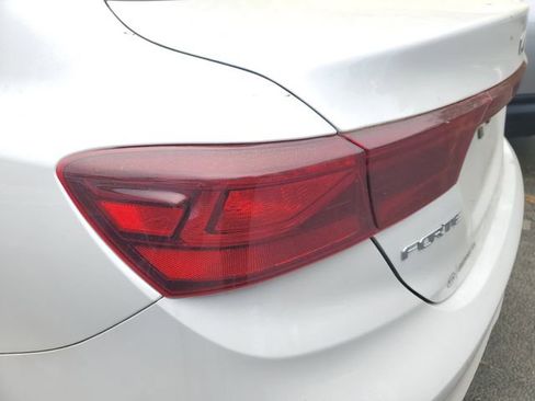 Used 2023 Kia Forte LXS w/ LXS Technology Package image 8