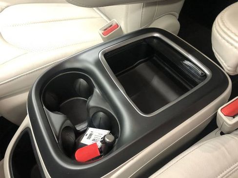 Used 2018 Chrysler Pacifica Touring-L Plus w/ Advanced Safetytec Group image 29