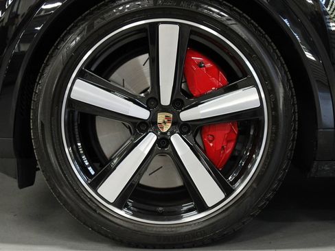 Certified 2025 Porsche Cayenne Turbo w/ Premium Package Plus AWD/4WD image 11