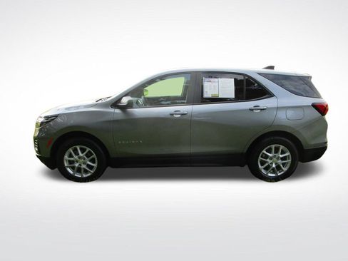 Used 2023 Chevrolet Equinox LS w/ LS Convenience Package FWD image 3