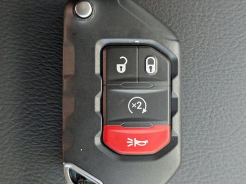 New 2025 Jeep Wrangler Unlimited Sahara AWD/4WD image 34