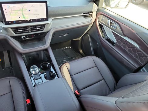 New 2026 Ford Explorer Platinum w/ LUX Leather Package AWD/4WD image 11
