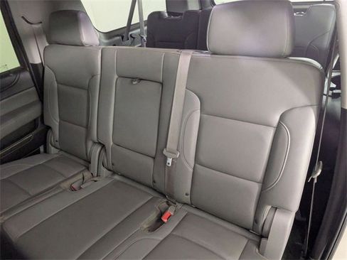 Used 2015 Chevrolet Suburban LT image 21