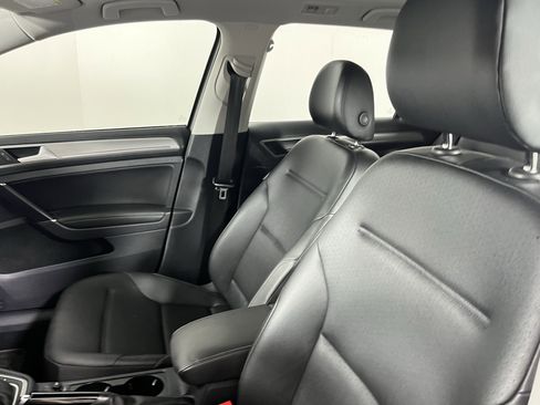 Used 2016 Volkswagen Golf S image 16